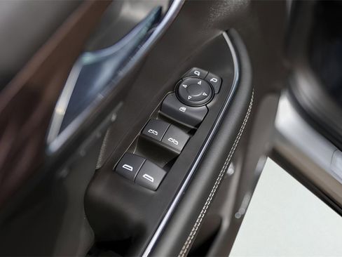 Used 2023 Buick Envision Avenir image 26