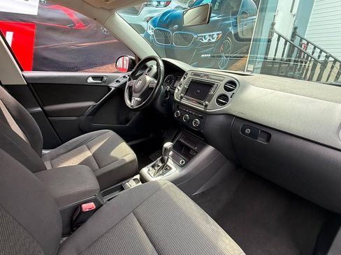 Used 2017 Volkswagen Tiguan Limited w/ Premium Package AWD/4WD image 6