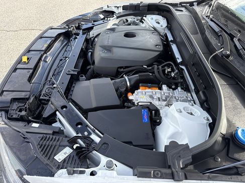 Used 2023 Volvo XC60 T8 Ultimate w/ Climate Package image 43