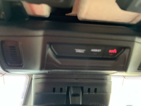 Used 2025 Jeep Wrangler Sahara image 24