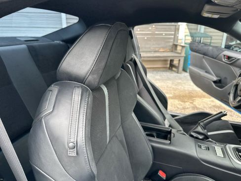 Used 2023 Toyota GR86 Premium w/ ALL Weather Mat Package (TMS) RWD image 18