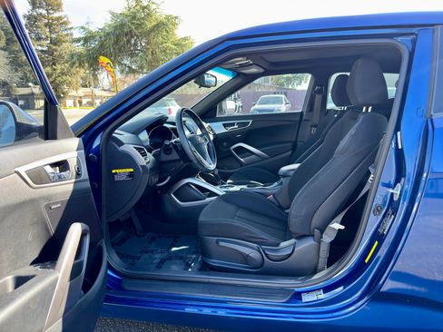 Used 2017 Hyundai Veloster Value Edition image 6