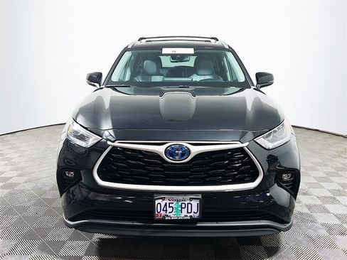 Certified 2023 Toyota Highlander Bronze Edition image 3