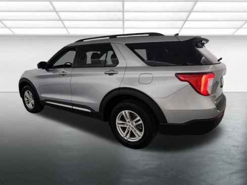 Used 2023 Ford Explorer XLT image 6
