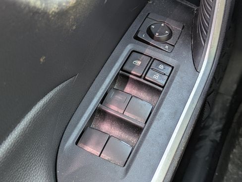 Used 2020 Toyota RAV4 XLE w/ Convenience Package FWD image 21