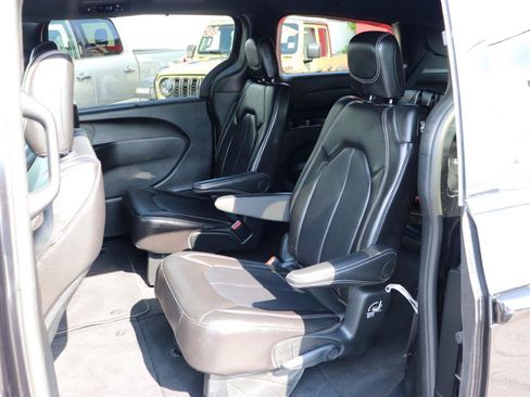 Used 2026 Chrysler Pacifica Select FWD image 12