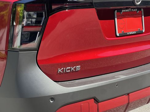 New 2026 Nissan Kicks SR FWD image 25