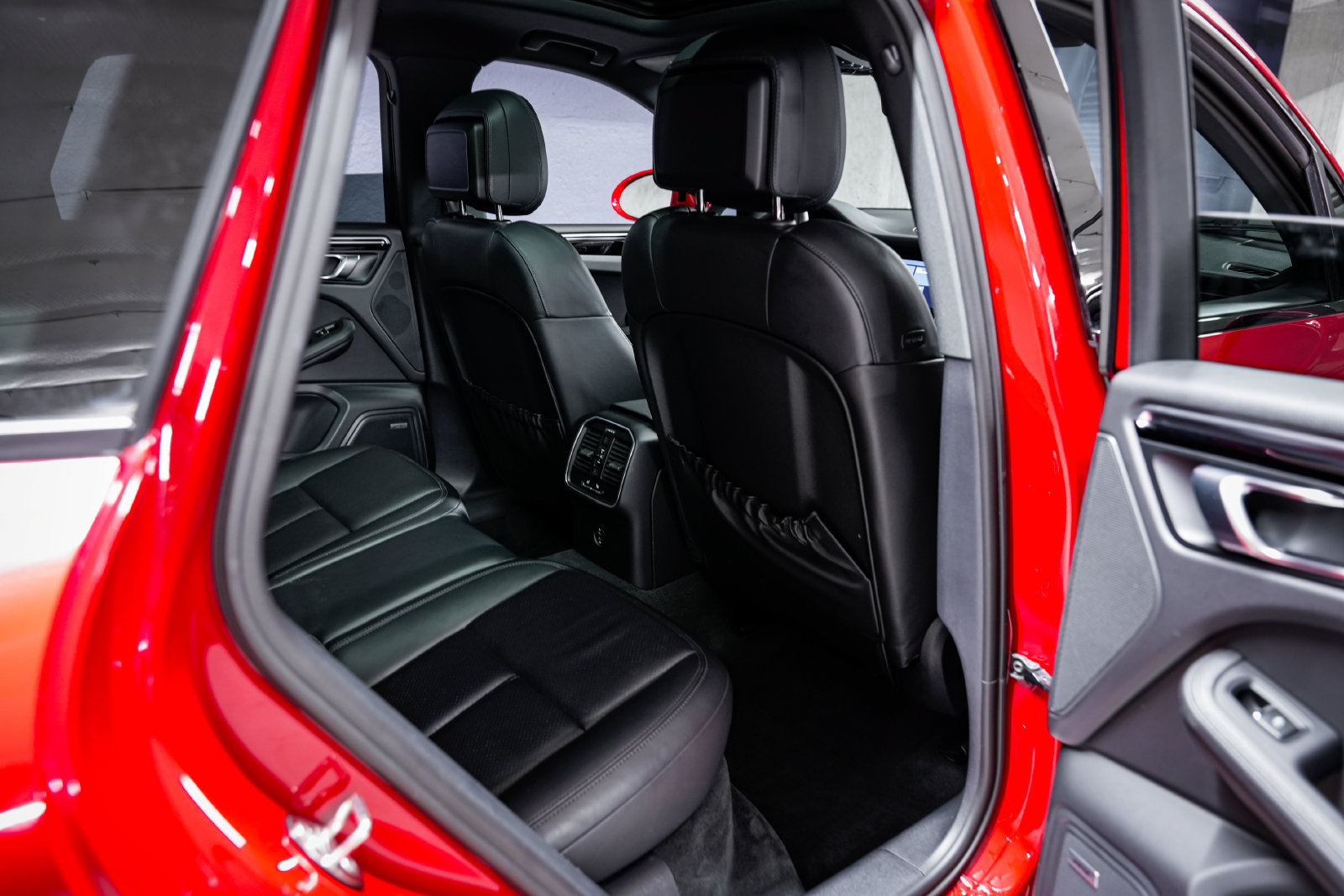 Used 2023 Porsche Macan S w/ Premium Package Plus AWD/4WD image 29