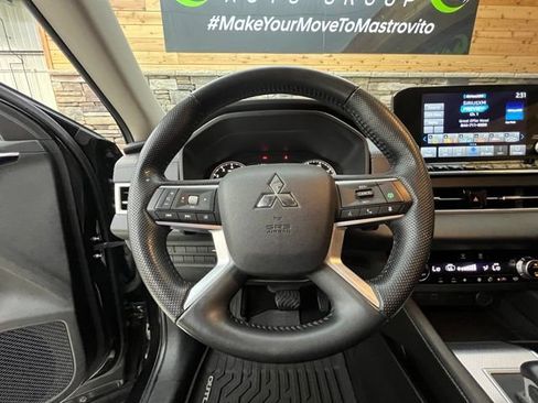 Used 2022 Mitsubishi Outlander SEL AWD/4WD image 19