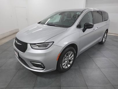 Used 2024 Chrysler Pacifica Touring-L