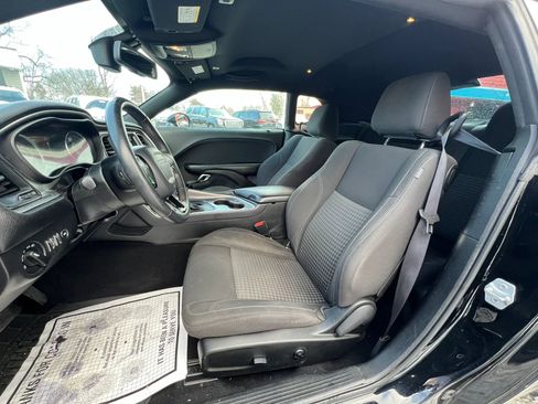 Used 2019 Dodge Challenger SXT image 11