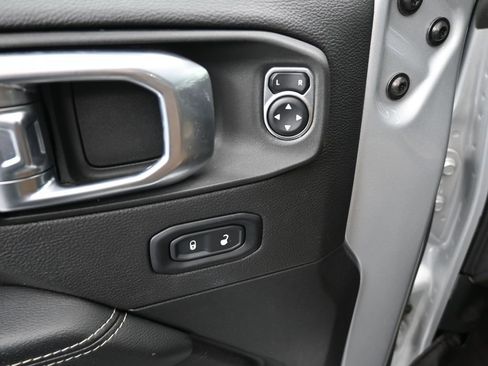 Used 2023 Jeep Wrangler Unlimited Sahara image 13