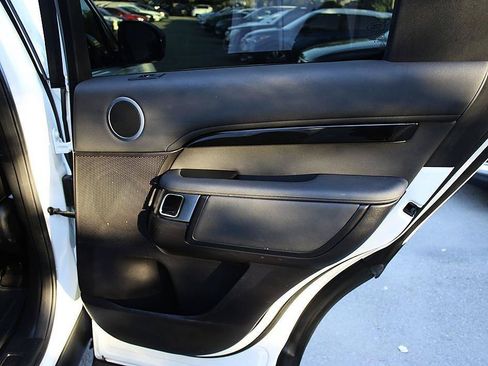 Used 2018 Land Rover Discovery SE AWD/4WD image 26