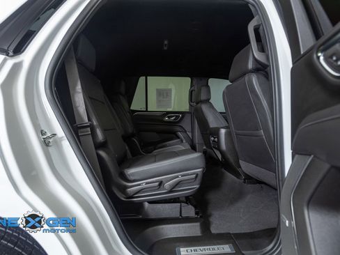 Used 2022 Chevrolet Tahoe Z71 w/ Luxury Package AWD/4WD image 34