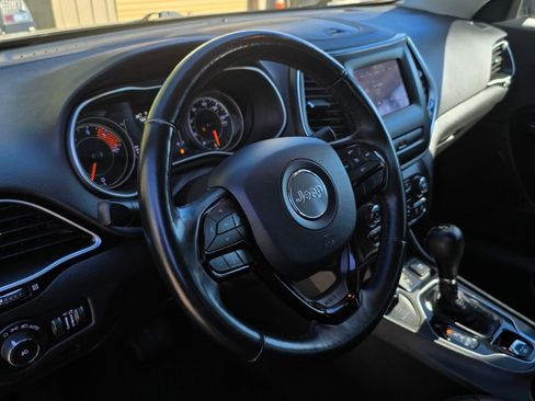 Used 2019 Jeep Cherokee Latitude Plus image 19