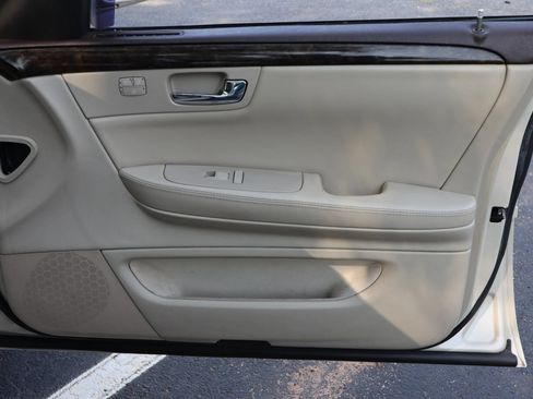 Used 2011 Cadillac DTS Luxury FWD image 14