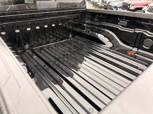 Used 2024 Nissan Frontier PRO-4X w/ Off-Road Protection Package image 22