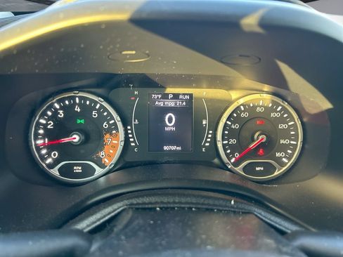 Used 2015 Jeep Renegade Latitude w/ Popular Equipment Group FWD image 20