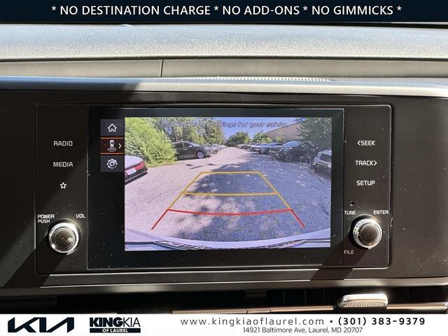 Used 2023 Kia Carnival LX FWD image 4