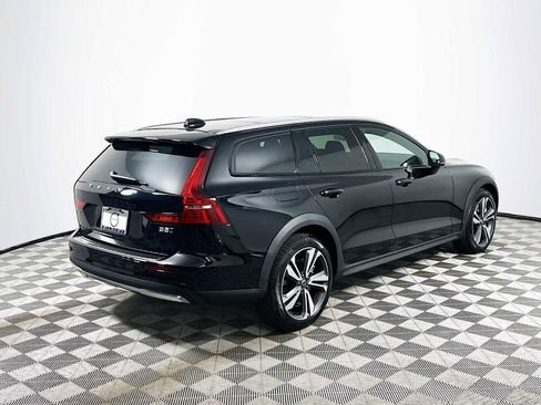 Certified 2025 Volvo V60 B5 Cross Country Plus w/ Protection Package Premier image 7
