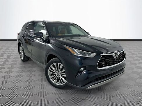 Used 2022 Toyota Highlander Platinum AWD/4WD image 1