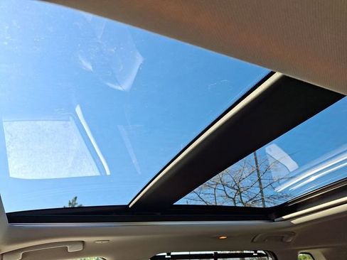 Used 2023 Nissan Rogue SL w/ SL Premium Package image 15