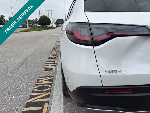 Used 2025 Honda HR-V Sport image 16
