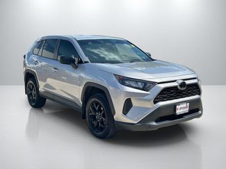Used 2022 Toyota RAV4 LE FWD video 3