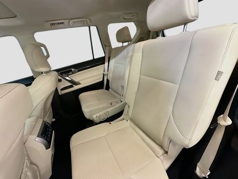 Used 2023 Lexus GX 460 Premium w/ Accessory Package image 30
