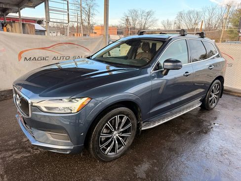 Used 2018 Volvo XC60 T6 Momentum w/ Vision Package image 8