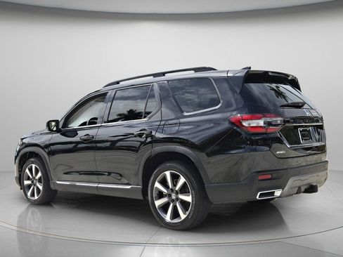 Certified 2025 Honda Pilot Elite image 8