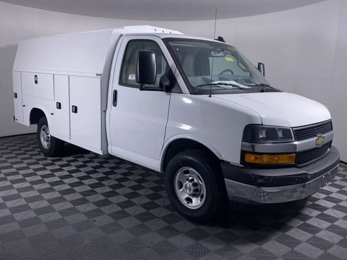 New 2025 Chevrolet Express 3500 w/ Power Convenience Package RWD image 18