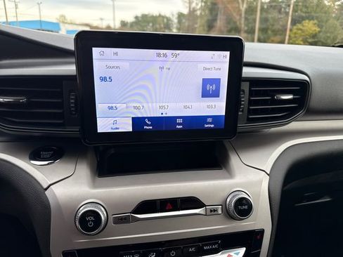 Used 2023 Ford Explorer XLT AWD/4WD image 17
