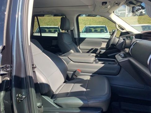 New 2025 Ford Expedition Active image 17