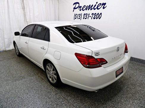 Used 2009 Toyota Avalon Limited FWD image 4