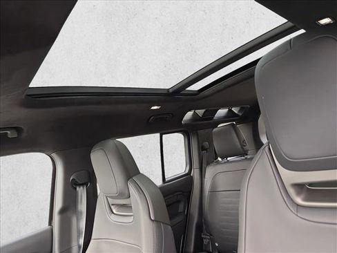 New 2026 Land Rover Defender 110 OCTA image 27