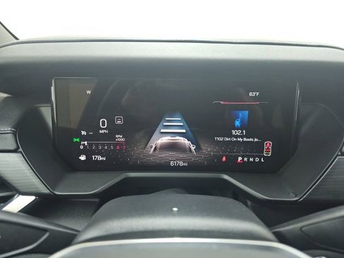 Used 2025 GMC Acadia Elevation image 27