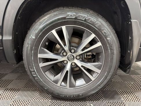 Used 2016 Toyota Highlander XLE AWD/4WD image 32