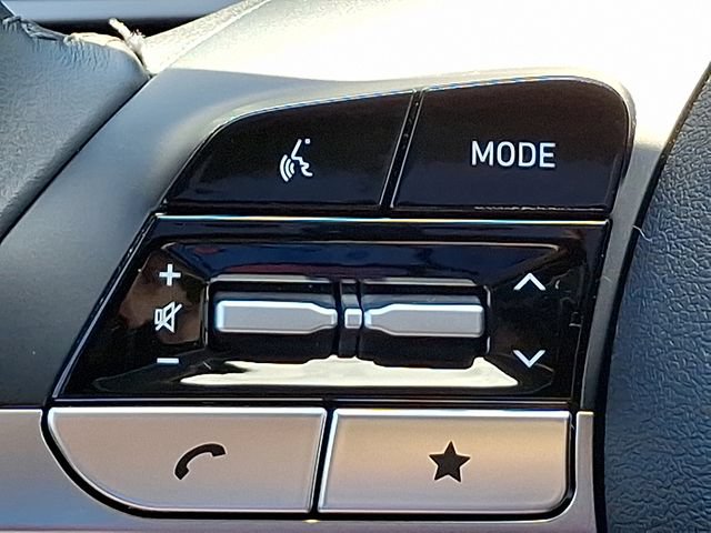 Certified 2025 Hyundai Elantra SEL FWD image 22