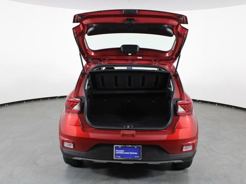 Certified 2024 Hyundai Venue Limited FWD image 17