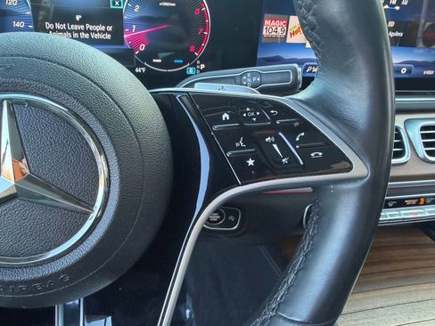 Used 2024 Mercedes-Benz GLS 450 4MATIC image 17