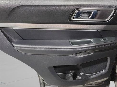 Used 2018 Ford Explorer XLT w/ Equipment Group 202A AWD/4WD image 31