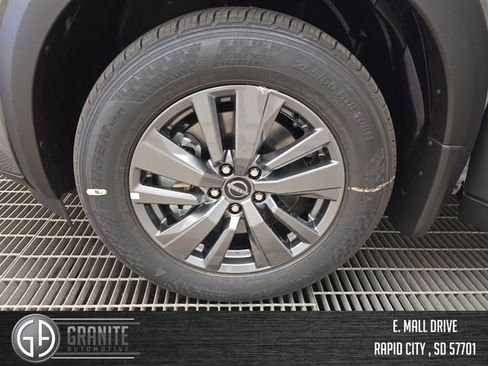 New 2025 Nissan Pathfinder SV w/ Black Appearance Package AWD/4WD image 12