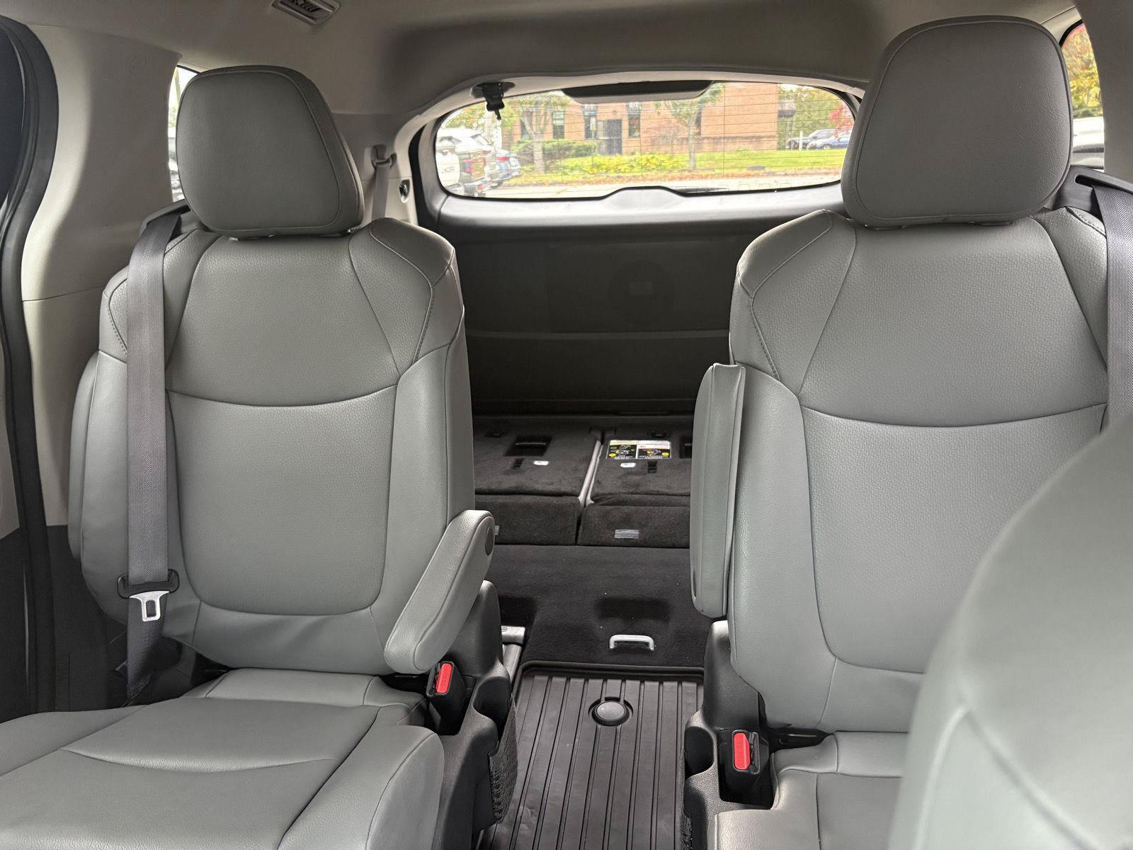 Used 2024 Toyota Sienna XLE w/ XLE Plus Package AWD/4WD image 23