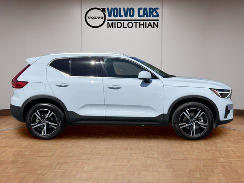 Used 2024 Volvo XC40 B5 Core AWD/4WD image 18