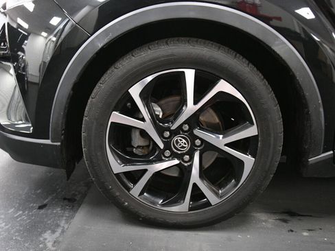 Used 2019 Toyota C-HR Limited image 32
