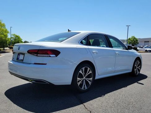 Used 2022 Volkswagen Passat 2.0T SE FWD image 4