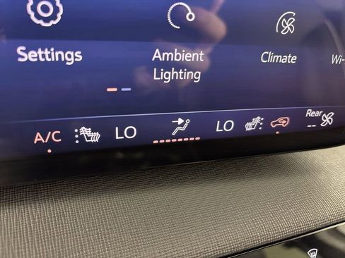 Used 2025 Buick Enclave Preferred image 43