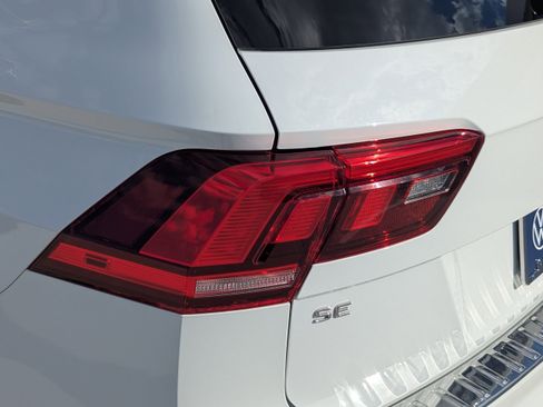 Used 2022 Volkswagen Tiguan SE image 9