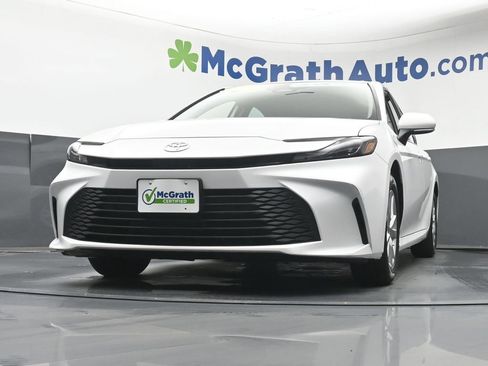 Used 2025 Toyota Camry LE FWD image 7